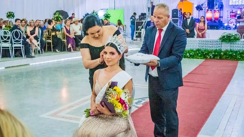 Coronan a Fabiola Hernández, reina del XXXIV encuentro&nbsp;santabarbarino