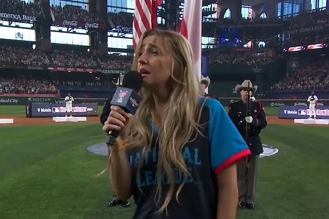 Cantante del himno en HR Derby se disculpa ‘por estar&nbsp;borracha’
