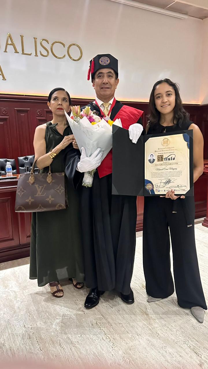 Liceo de Liderato Doctor Honoris Causa, otorga el título de Doctor Honoris Causa al parralense: Manuel Cano&nbsp;Máynez