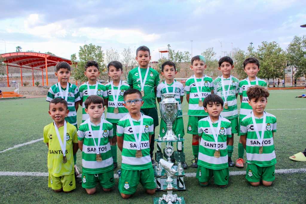 Santos Parral 2016-2017 conquista el campeonato de la Liga Burocrática de&nbsp;Fútbol