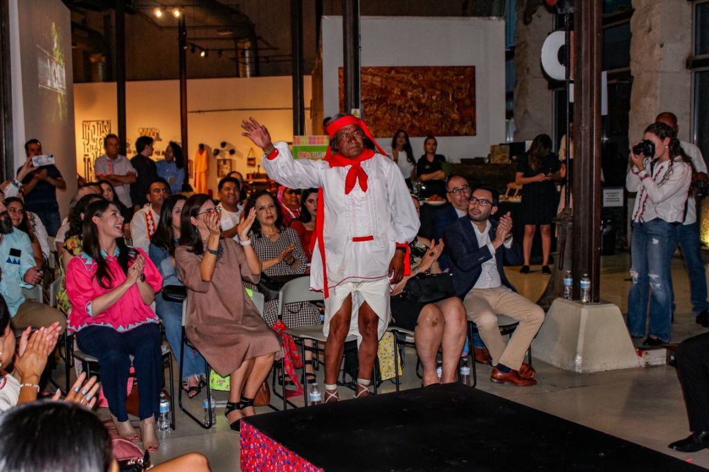 Realizan pasarela “Lo Rarámuri está de moda” en el Museo Casa&nbsp;Redonda