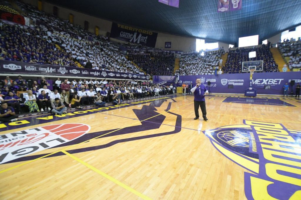 Rector Rivera Campos da la bienvenida a las y los alumnos de nuevo ingreso en la&nbsp;UACH: