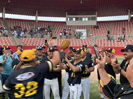 Piratas de Nuevo Casas Grandes es campeón del 65 Torneo de Béisbol Master Internacional&nbsp;2024
