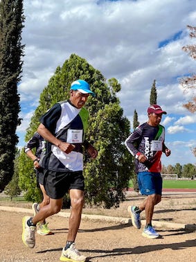 México logra el décimo lugar en el Backyard Ultra World Championship 2024 con competidores&nbsp;Rarámuri