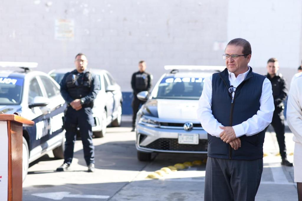 Entrega el Alcalde Chava Calderón nuevas patrullas a policías municipales para reforzar&nbsp;seguridad.