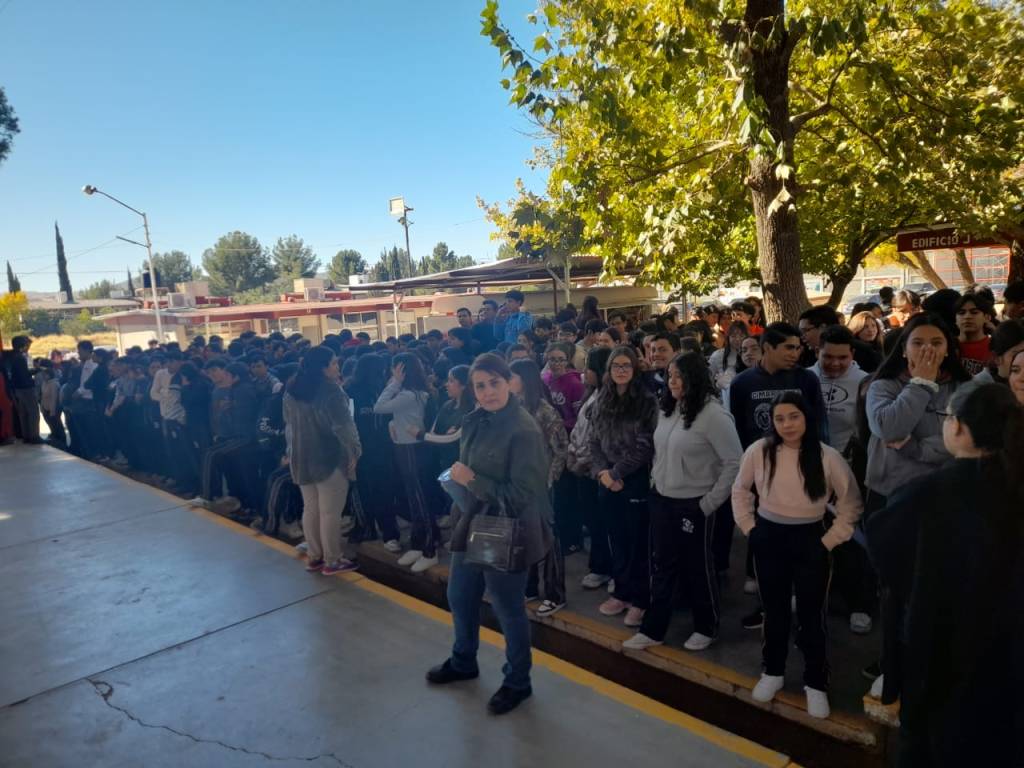 Participan más de mil alumnos del CBTis 228 en simulacro de&nbsp;tiroteo