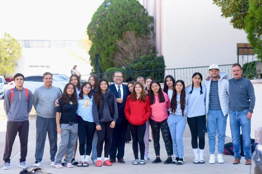 Alcalde Chava Calderón brinda apoyo de transporte y hospedaje a deportistas&nbsp;parralenses