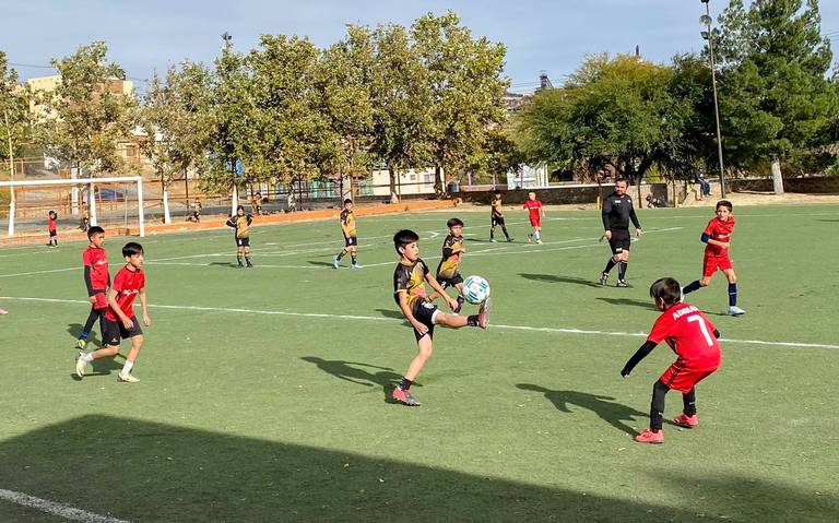 Parral FC triunfa en penales tras intenso empate ante J.L. Perea en Copa&nbsp;Santos