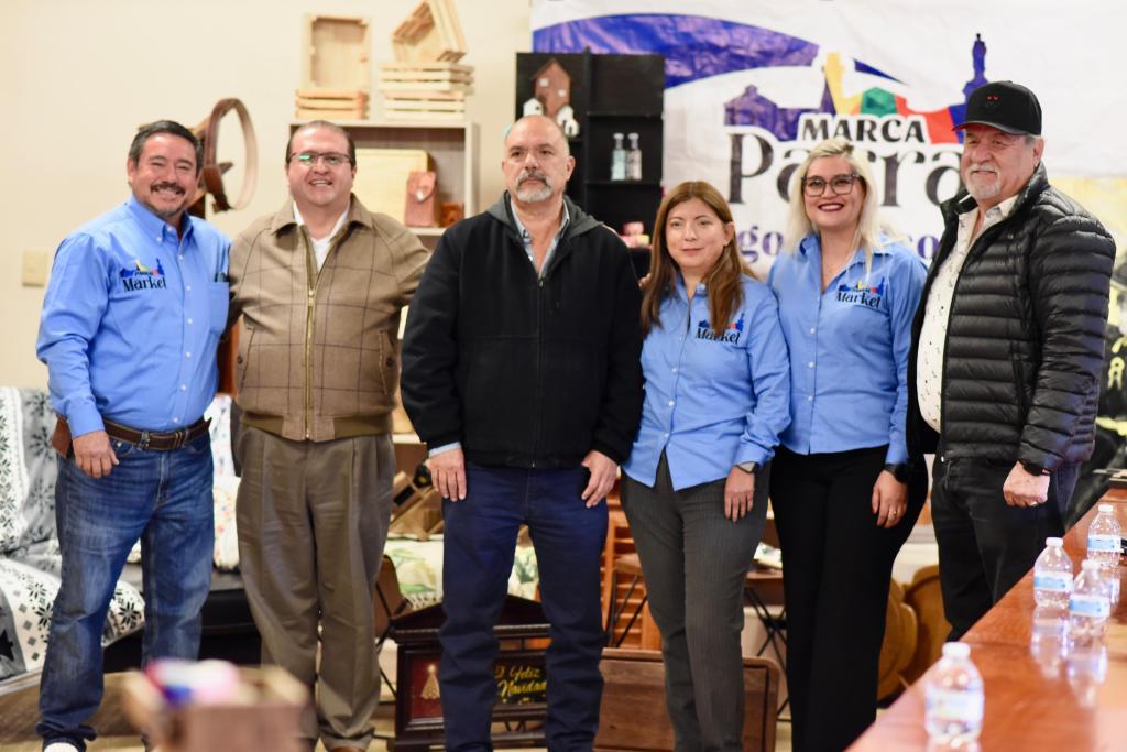 El Alcalde Chava Calderón reconoce el esfuerzo para desarrollar la «Marca Parral» que este domingo estará en Dallas,&nbsp;Texas.