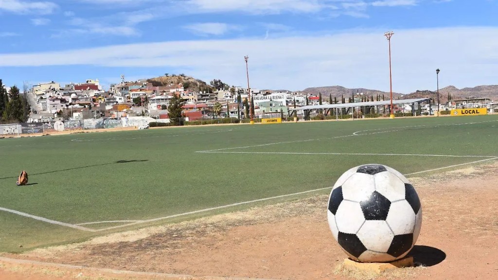 Avanza colocación de pasto sintético en la Deportiva&nbsp;CNOP