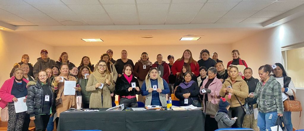 Entrega el Instituto Municipal de la Mujer gafete a integrantes del programa Mujer&nbsp;Emprende.