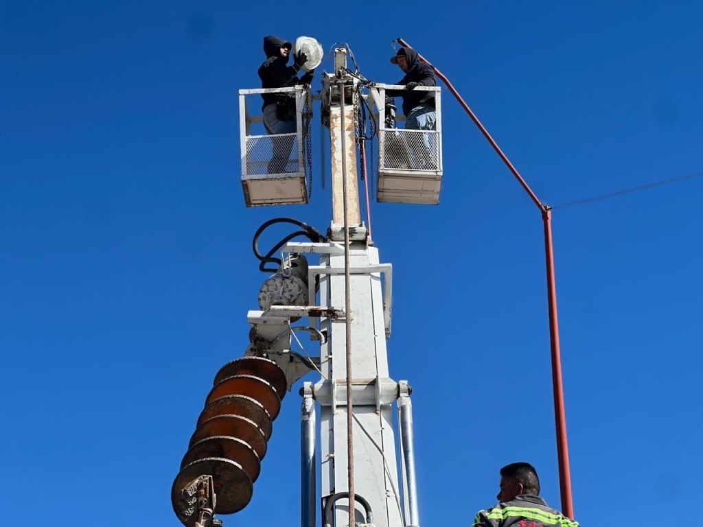 Coloca el Gobierno de Parral 46 lámparas en el Hospital&nbsp;General