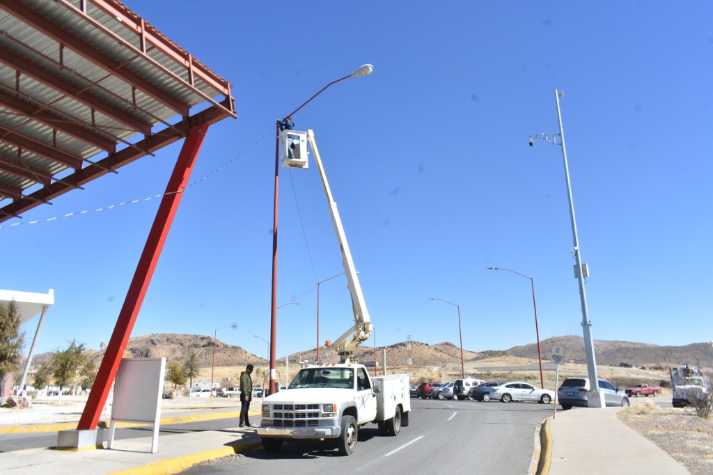 El Gobierno Municipal de Parral realiza intervención de apoyo al alumbrado del Hospital&nbsp;General