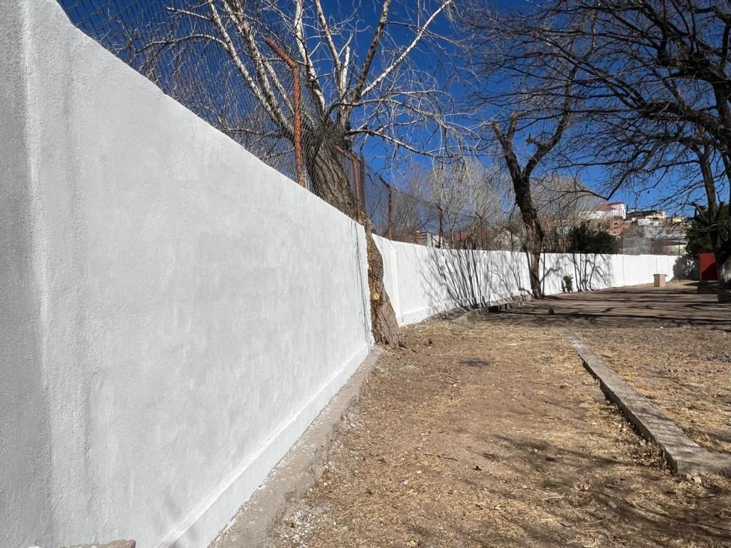 Gobierno de Parral rehabilita barda de la colonia Villa&nbsp;Blanquita