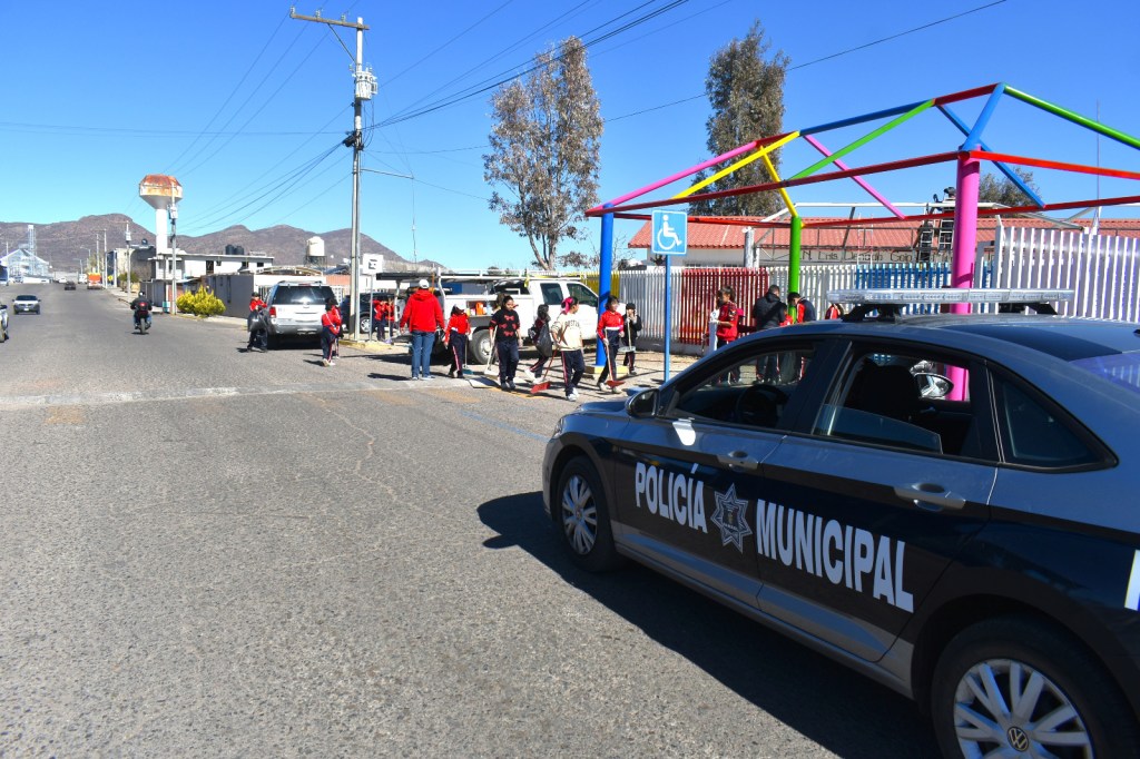 El Alcalde Chava Calderón responde solicitud de apoyo de la escuela “Carmen Tarín Ibarra” con jornada de&nbsp;limpieza