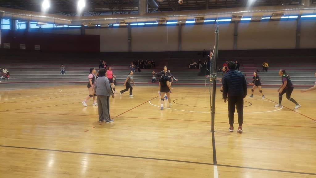 Doble triunfo de Academia Cimarrones en voleibol femenil&nbsp;municipal
