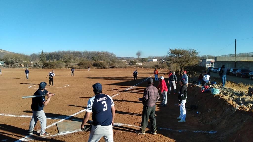 Se mantiene invicto el Deportivo Gutiérrez en Liga Independiente de&nbsp;Softbol