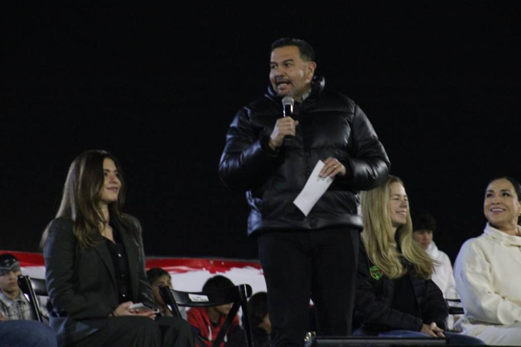 Con gran algarabía y ante miles de asistentes fue inaugurado el Estadio Municipal 8 de&nbsp;Diciembre