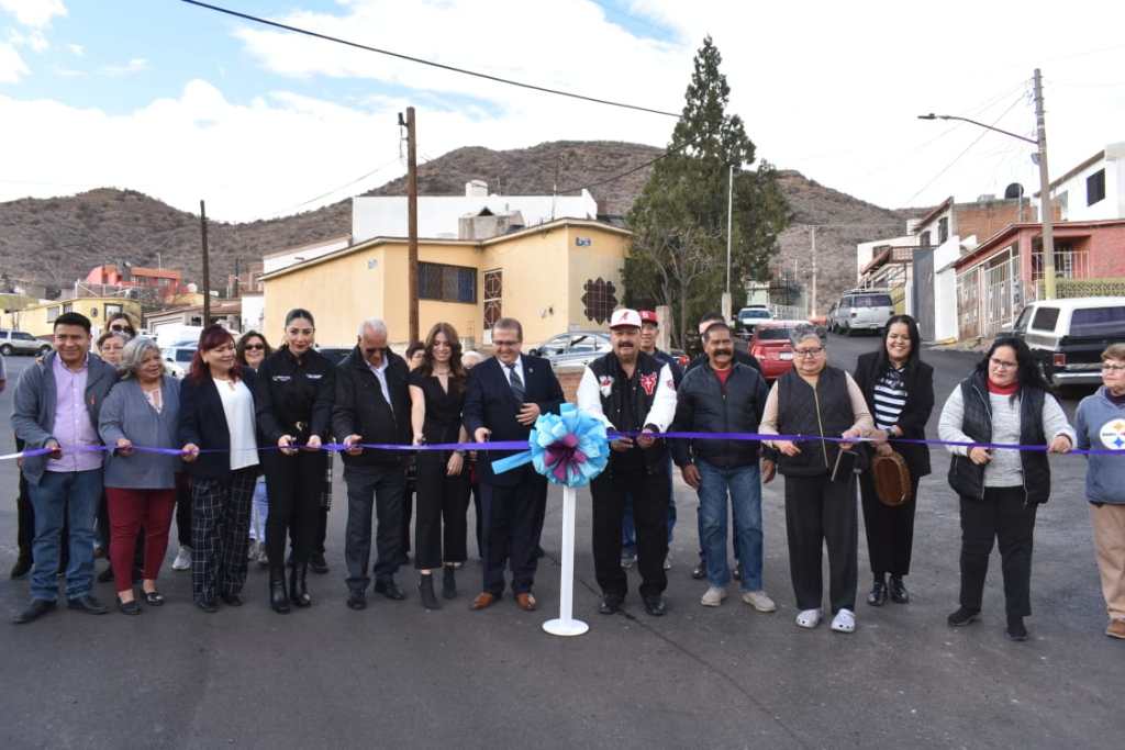 Entrega el Alcalde pavimentación de calles en la colonia Cerro&nbsp;Blanco