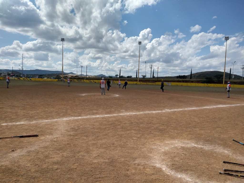 Doble triunfo de Spa Nail Bar en la Liga Municipal de&nbsp;Softbol