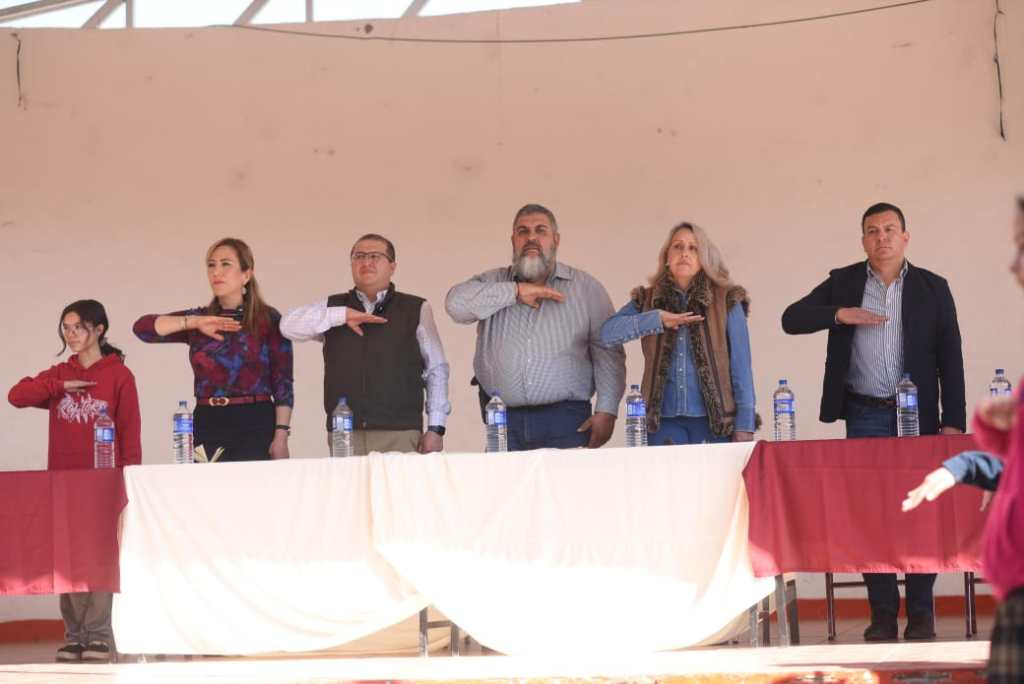 Entrega Alcalde apoyos deportivos en la Secundaria Federal Rogerio&nbsp;Aranda