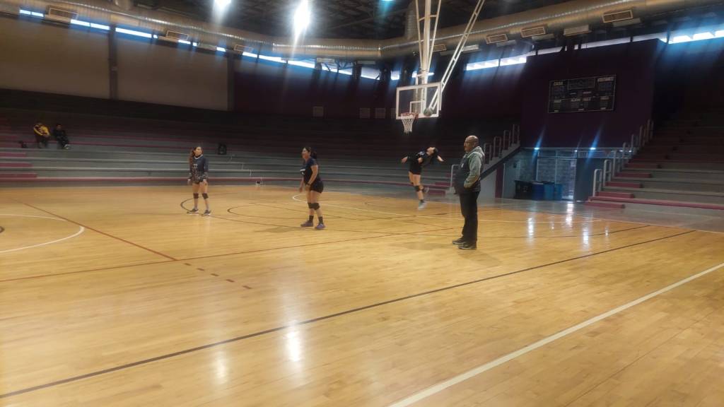 Con paso perfecto Tacos La Vía en el grupo “B” del torneo municipal de&nbsp;voleibol