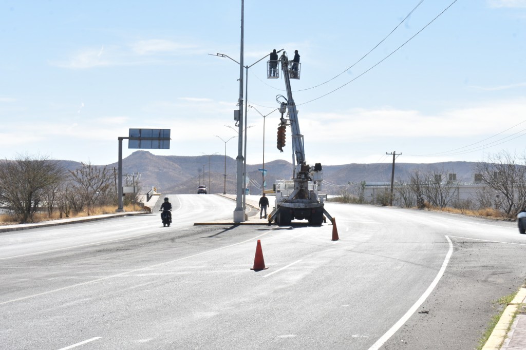 En marcha la sustitución de lámparas del acceso de la vía corta hasta la Puerta del&nbsp;Tempo.