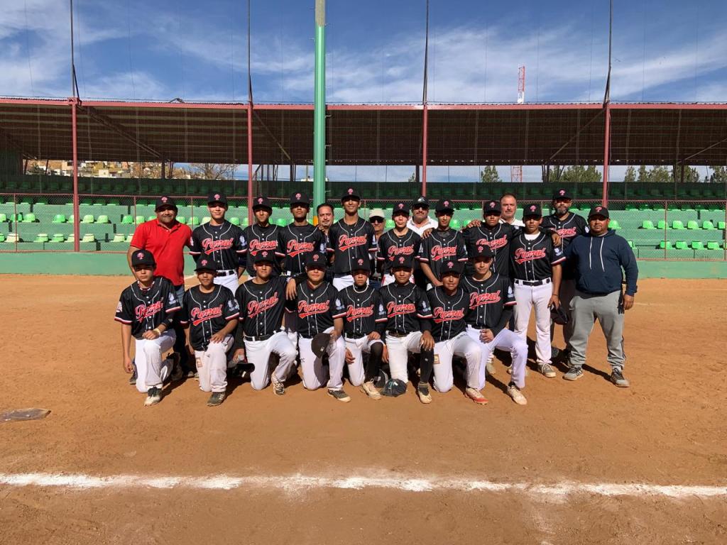 Parral 13-14 y 15-16 años, recibieron indumentaria, para la etapa estatal de Juegos CONADE de beisbol&nbsp;2025
