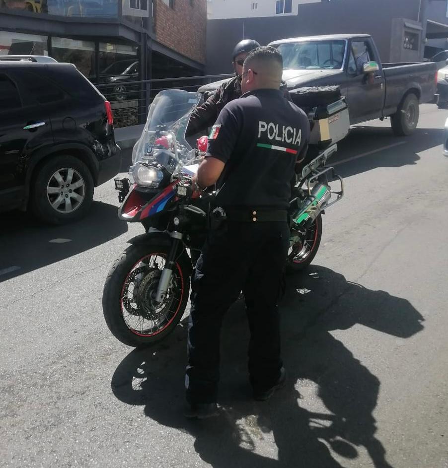 Entregan folletos a conductores sobre la concientización&nbsp;vial