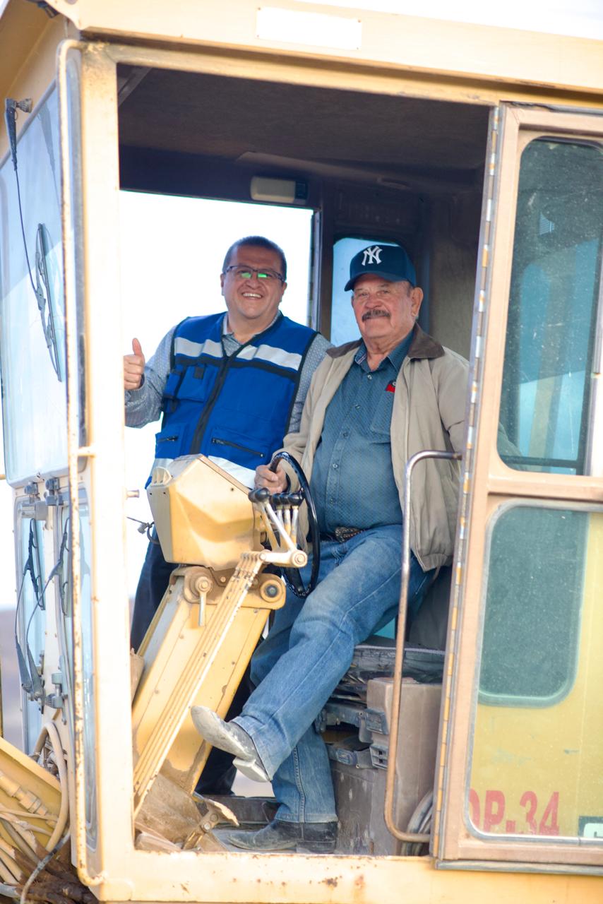 Fortalece el Alcalde el desarrollo rural de la localidad con rastreo y revestimiento de caminos 70&nbsp;Km
