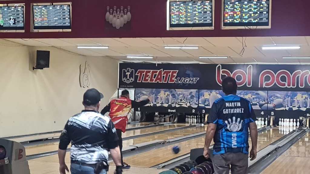 Ganó por limpia Ayuntamiento 24-27 en boliche&nbsp;comercial