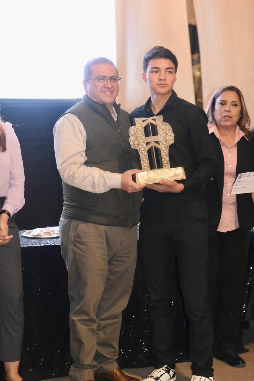 Distinguen a Luis Eduardo Torres y Gabriel Guillermo González, Deportista y Entrenador del Año&nbsp;2024.