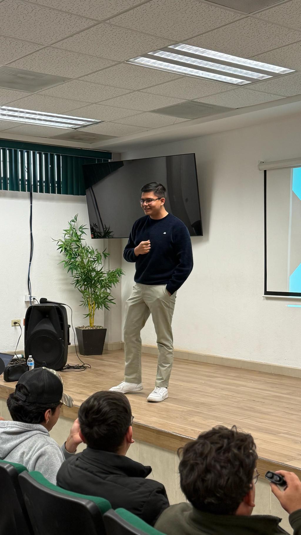 Lleva el IMJUVE conferencia sobre liderazgo a la&nbsp;UTP.