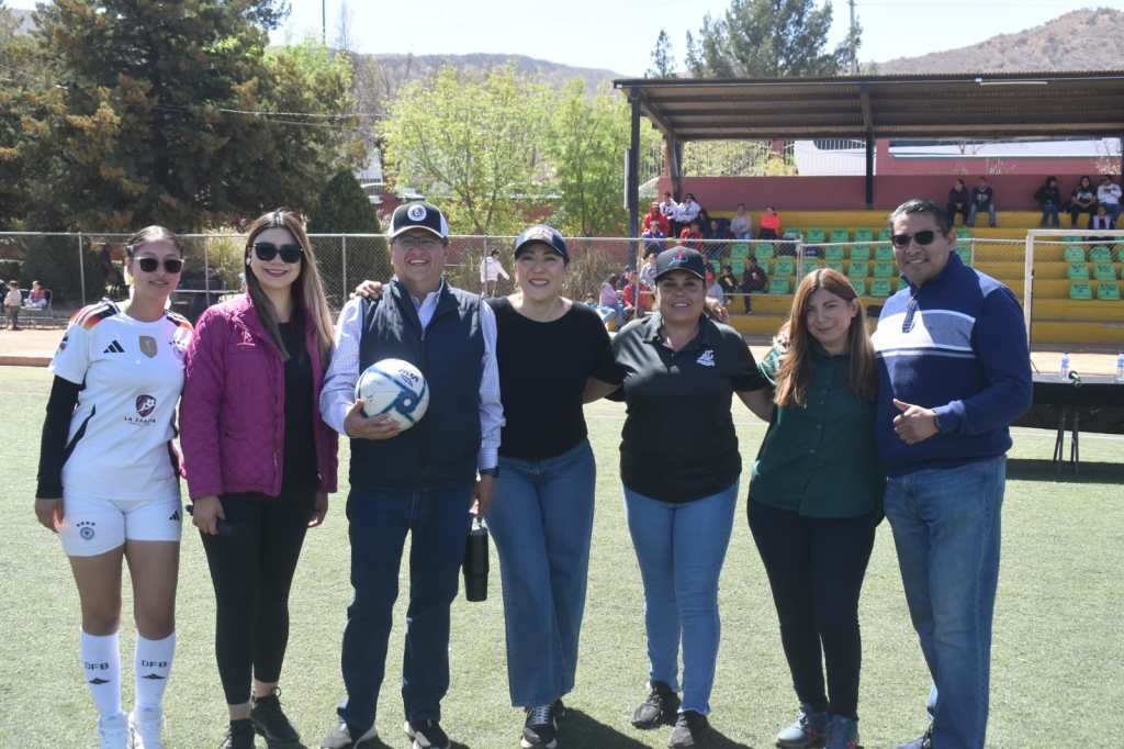 Alcalde encabeza el arranque de la Liga Estatal Femenil Gigantes de la&nbsp;Zona