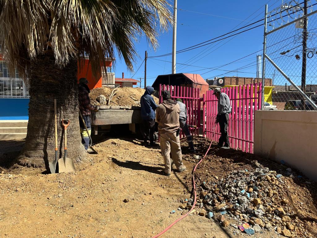 Colabora el Gobierno de Parral en actividades de limpieza en instituciones&nbsp;educativas