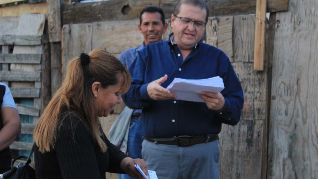 Entrega Alcalde despensas a familias de El&nbsp;Venadito.