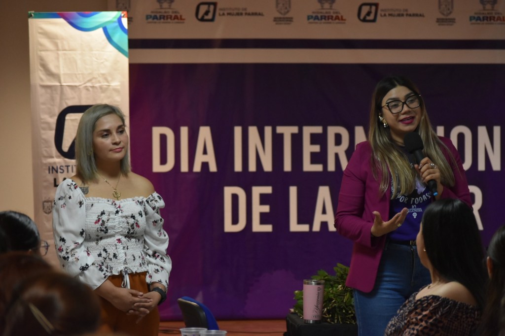 Imparten taller a mujeres que laboran en Presidencia&nbsp;Municipal