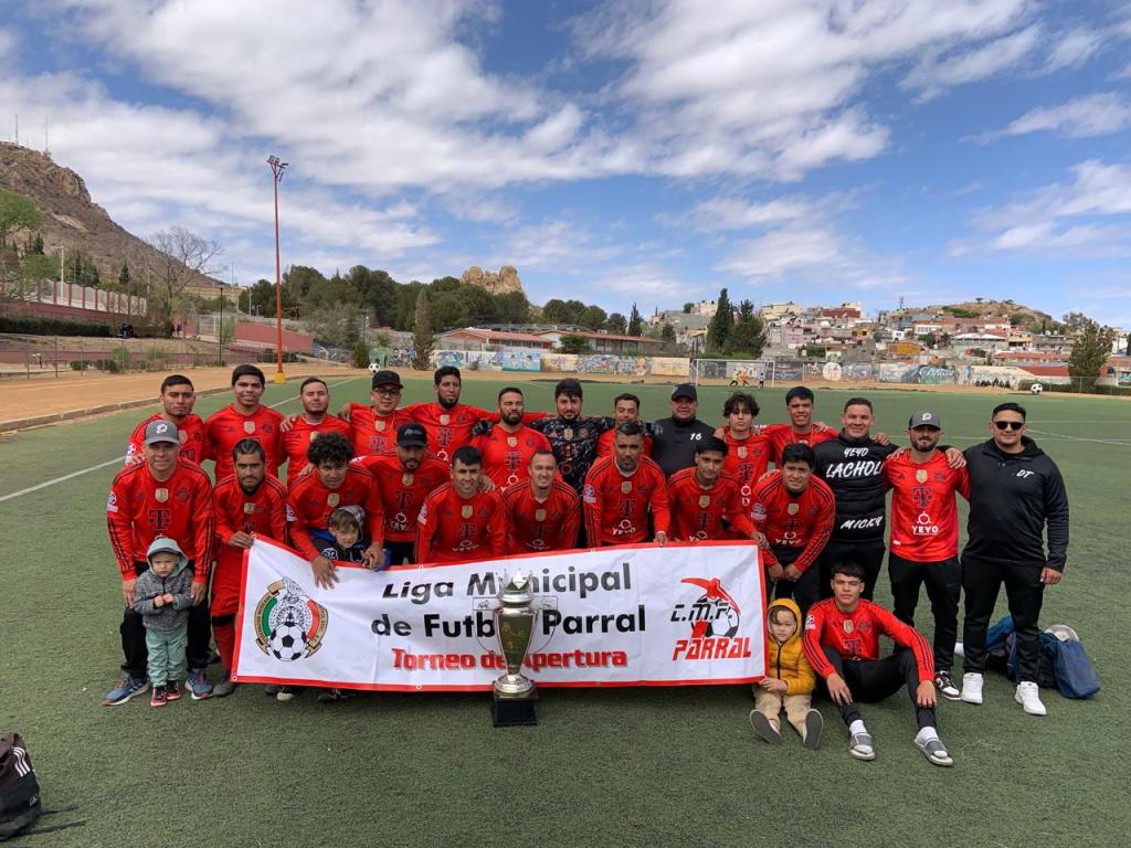 Flamante campeón Yeyo-La Chole del máximo circuito del balompié&nbsp;municipal