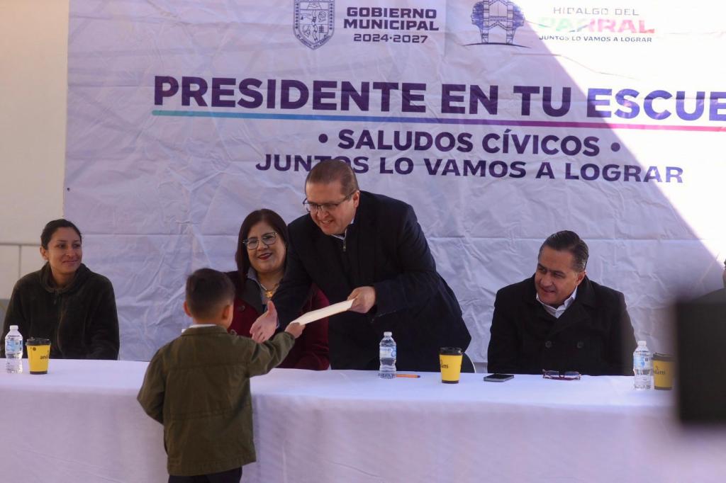 Encabeza Alcalde saludo cívico en el Jardín de Niños Agustín&nbsp;Melgar