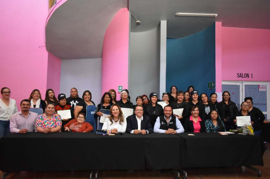 Reconocen a 25 mujeres por concluir curso de repostería impulsado por el DIF&nbsp;Municipal