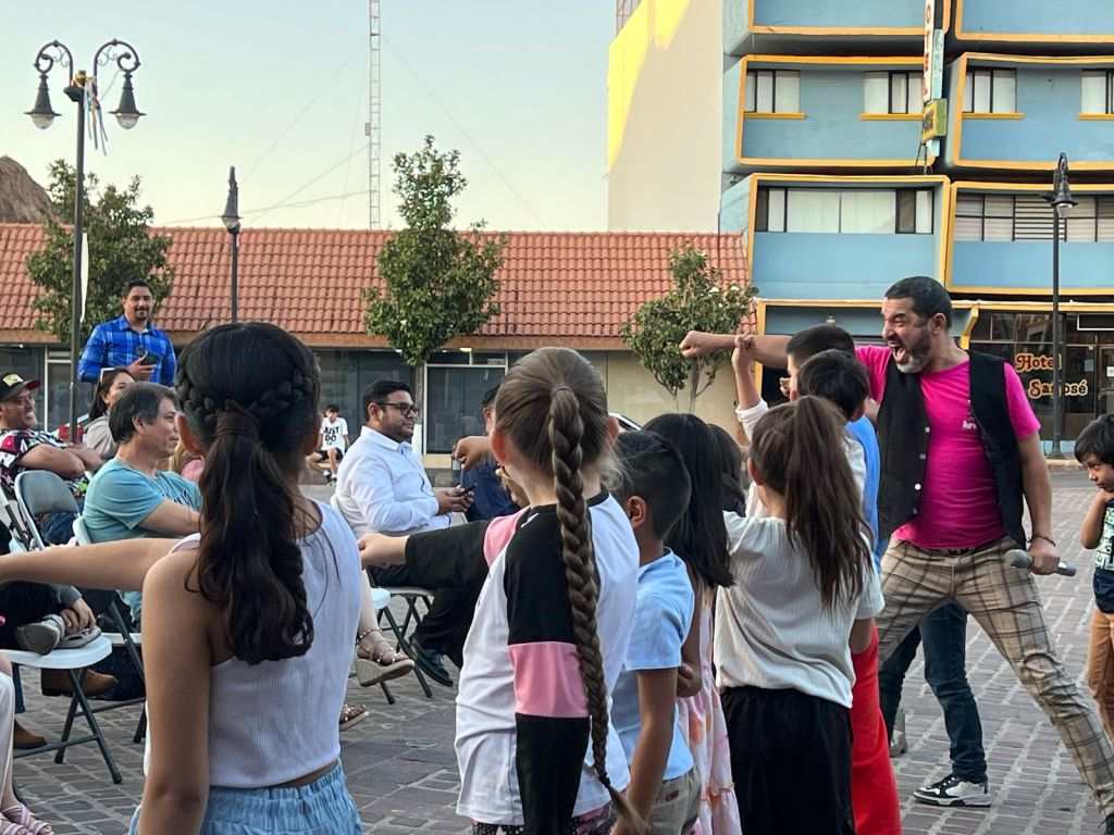 Aureliano Haros cautiva con su Cuenta Cuentos en el Día del&nbsp;Arte