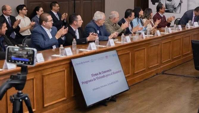 Alcalde asiste a la firma del convenio del “Programa de Vivienda para el&nbsp;Bienestar”