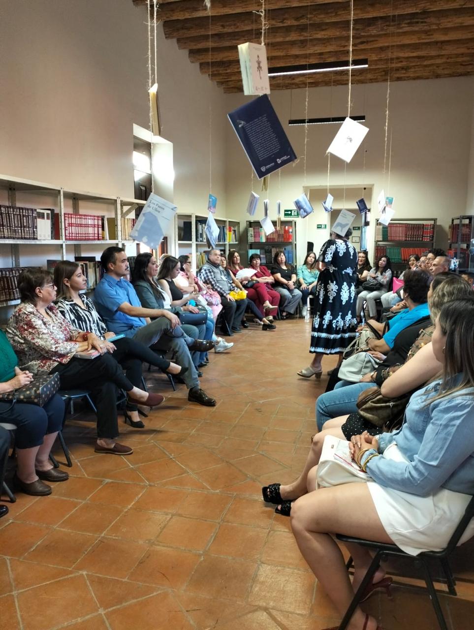 Entre libros y recuerdos: Parral celebra con tertulia literaria el Día Mundial del&nbsp;Libro