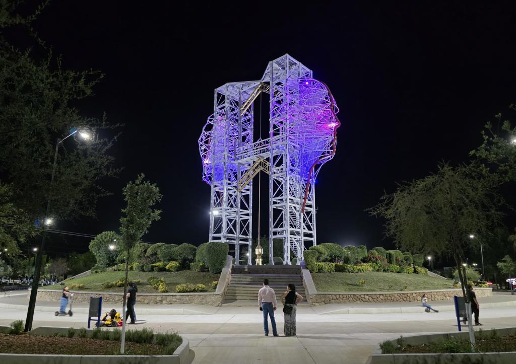 Modernizan la iluminación de la Puerta del Tiempo como parte del embellecimiento&nbsp;urbano
