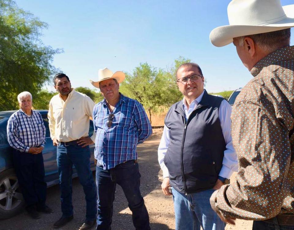 Supervisa alcalde Salvador Calderón rehabilitación de caminos en Las&nbsp;Ánimas