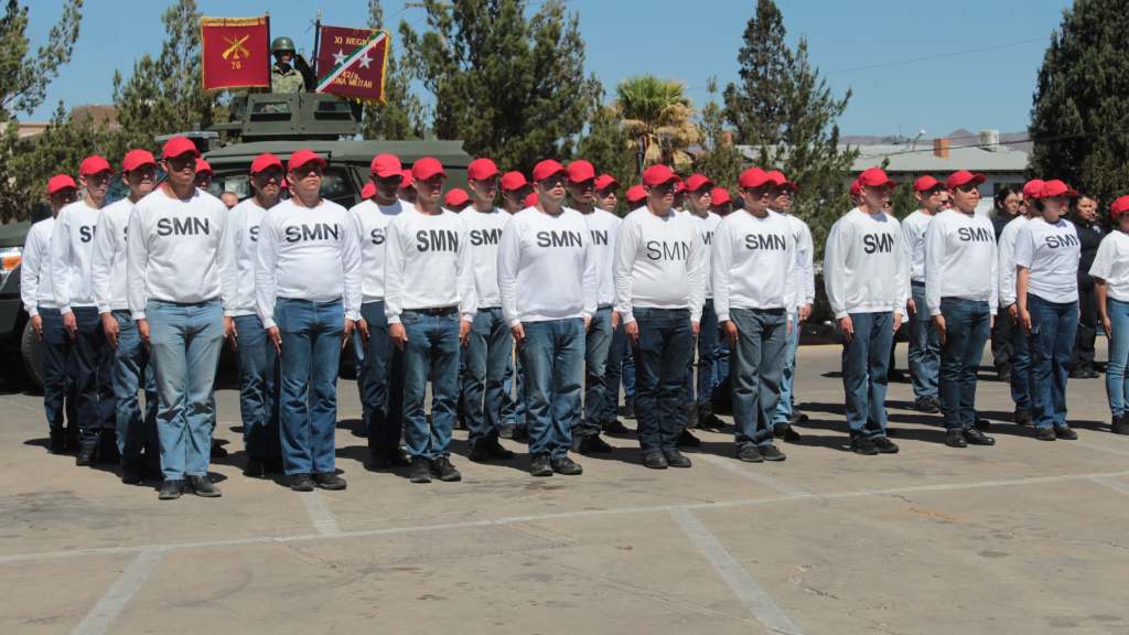 Toman protesta de bandera soldados del Servicio Militar Nacional Clase&nbsp;2006