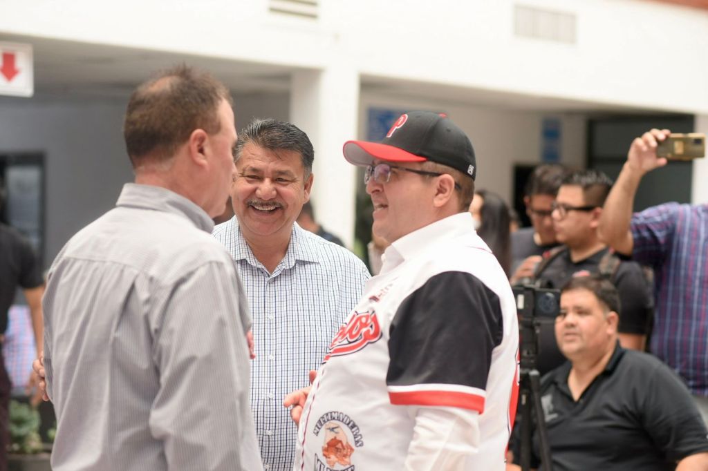 Presenta Alcalde de Parral el uniforme oficial del equipo Mineros para la temporada&nbsp;2025