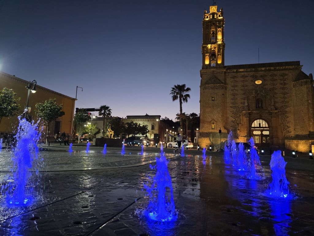 Rehabilita Gobierno de Parral Plaza de la Identidad con trabajos integrales de mantenimientoAvanzan acciones permanentes de rescate de espacios públicos en la&nbsp;ciudad