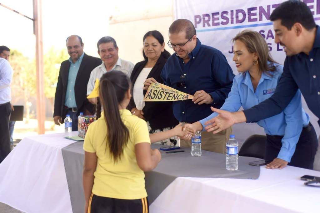 Presidente Municipal encabeza acto cívico en la primaria Amado&nbsp;Nervo