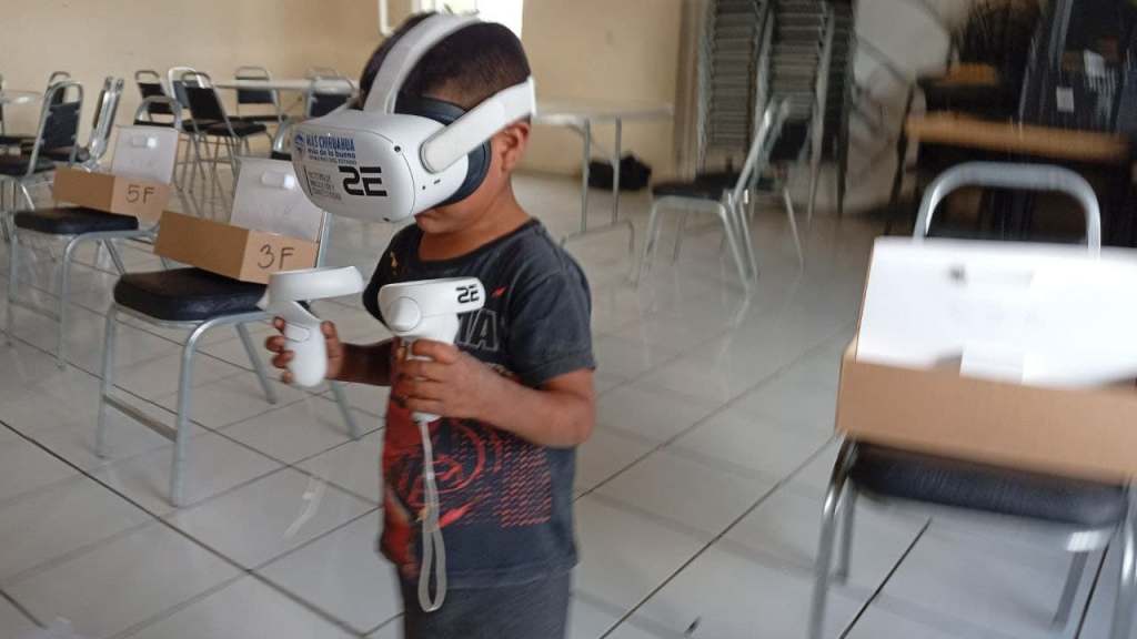 Lentes de realidad virtual llegan por primera vez a la comunidad de San&nbsp;Andrés
